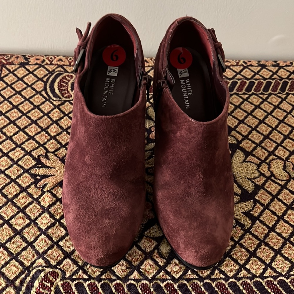 White Mountain Suede Bordeaux Ankle Booties. #8. - Picture 9 of 12